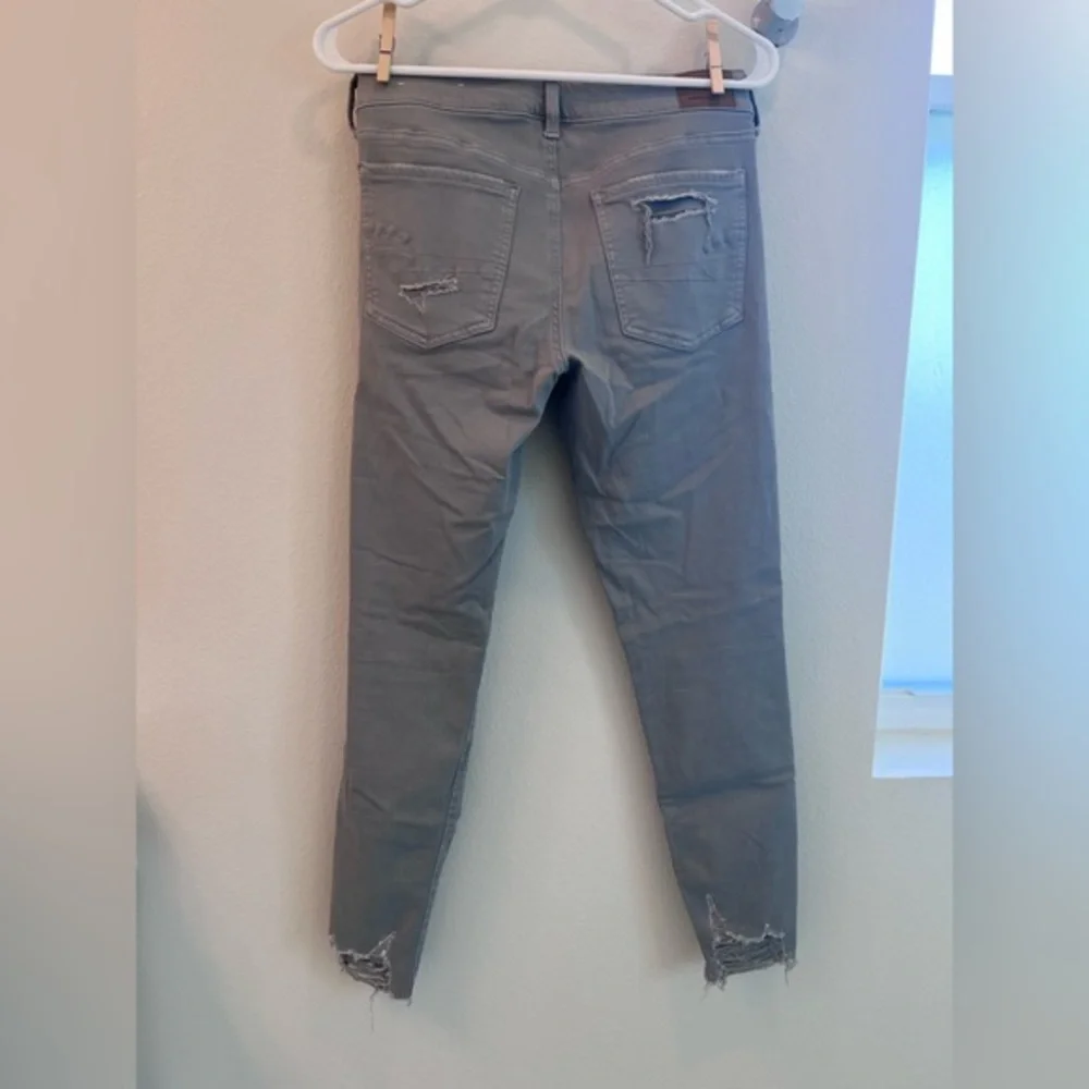 American Eagle Women’s Grey Skinny Jeggings